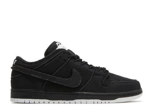 GNARHUNTERS X DUNK LOW SB 'BLACK' - New Leaf