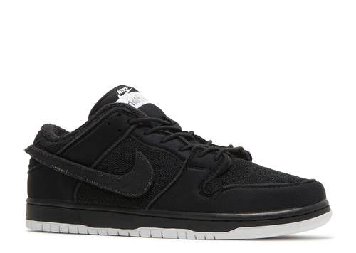 GNARHUNTERS X DUNK LOW SB 'BLACK' - New Leaf